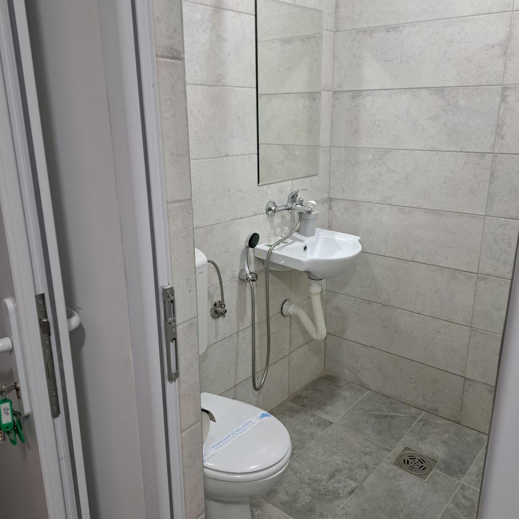 Libero Apartmani Surcin Экстерьер фото